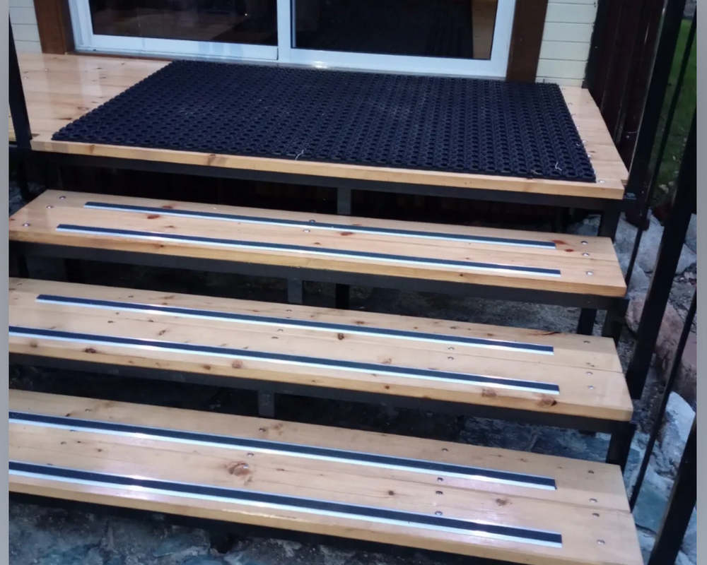 Порог одноуровневый ПС 08-1.900.01лч Серебро