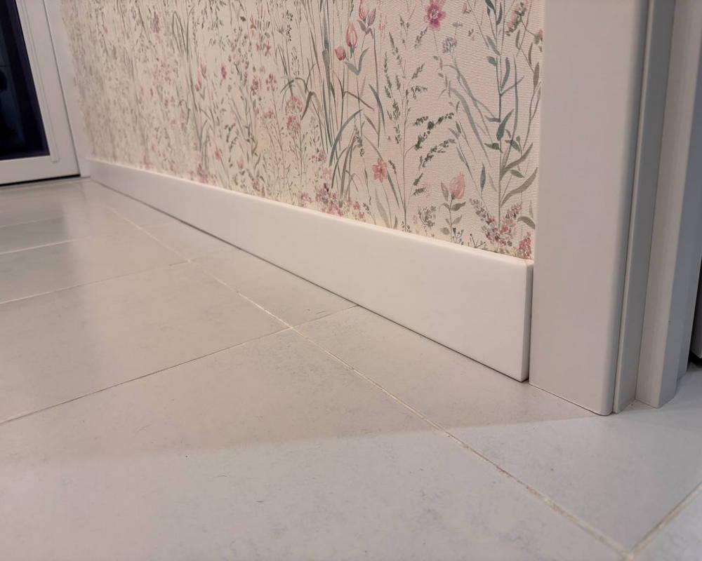 Плинтус из полистирола высокой плотности NMC Wallstyl IL10 Белый