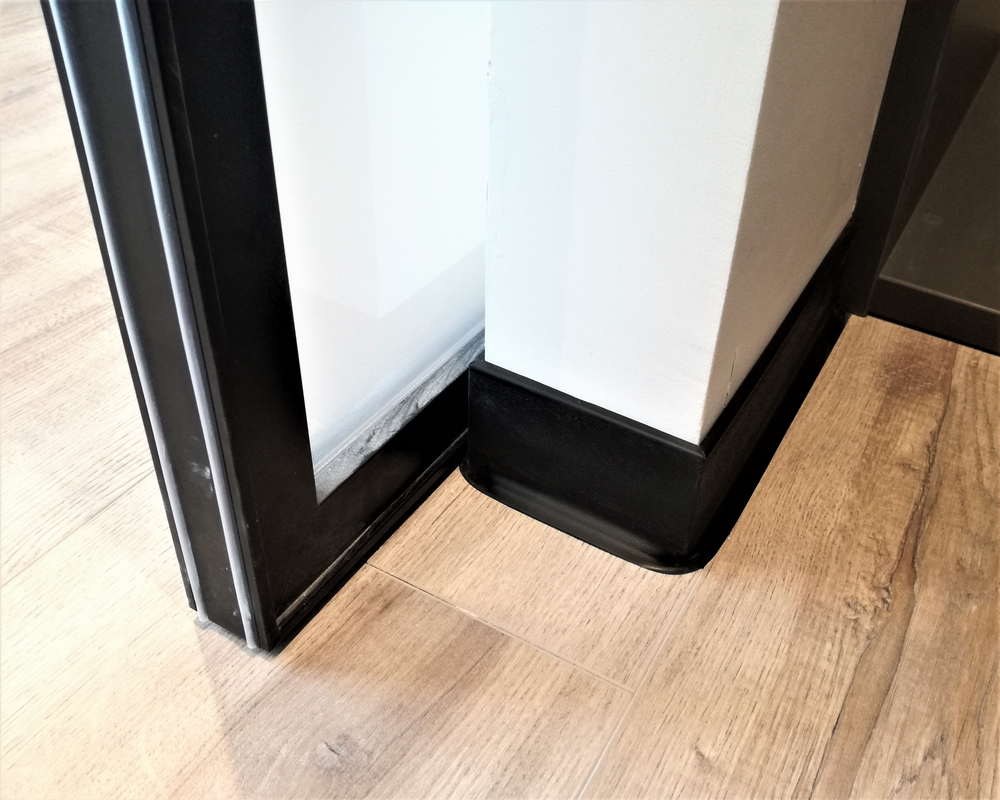 Плинтус ХДФ Dollken S60 60 мм х 2,575м 1001 Чёрный