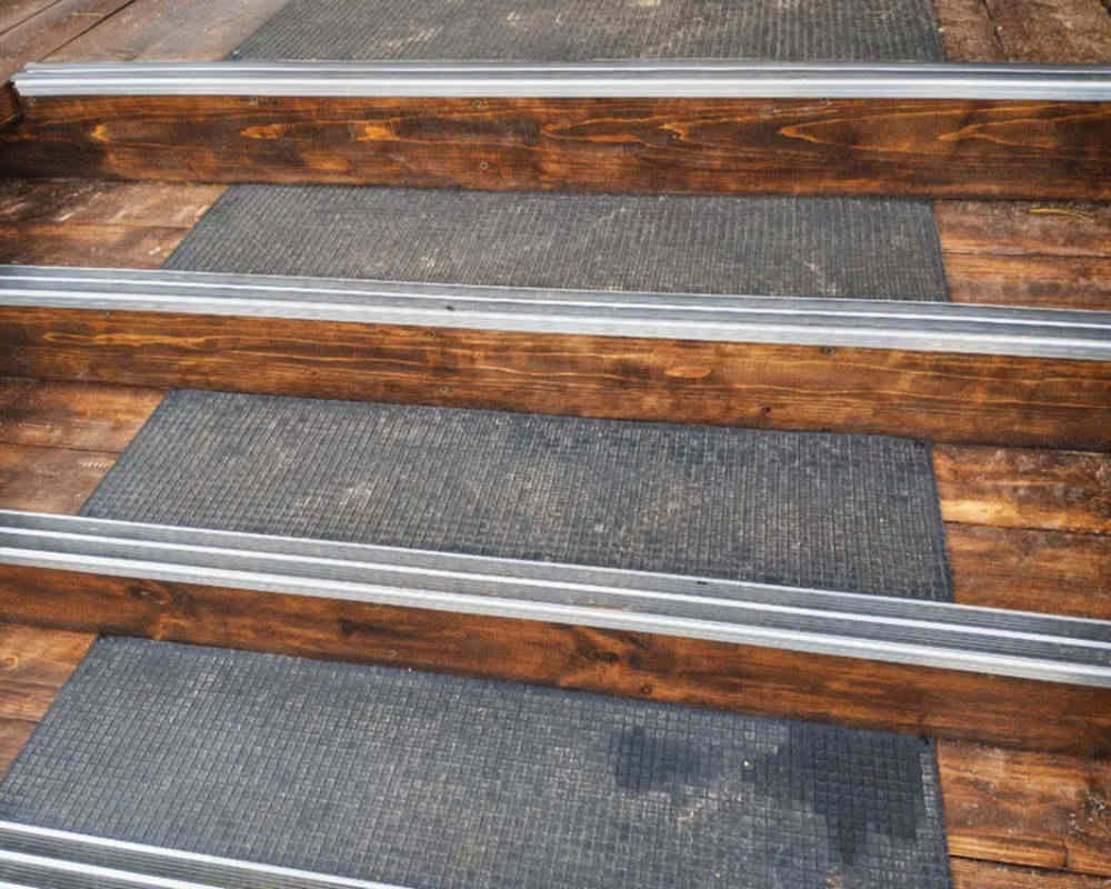 Порог одноуровневый ПС 08.2700.201л Серебро