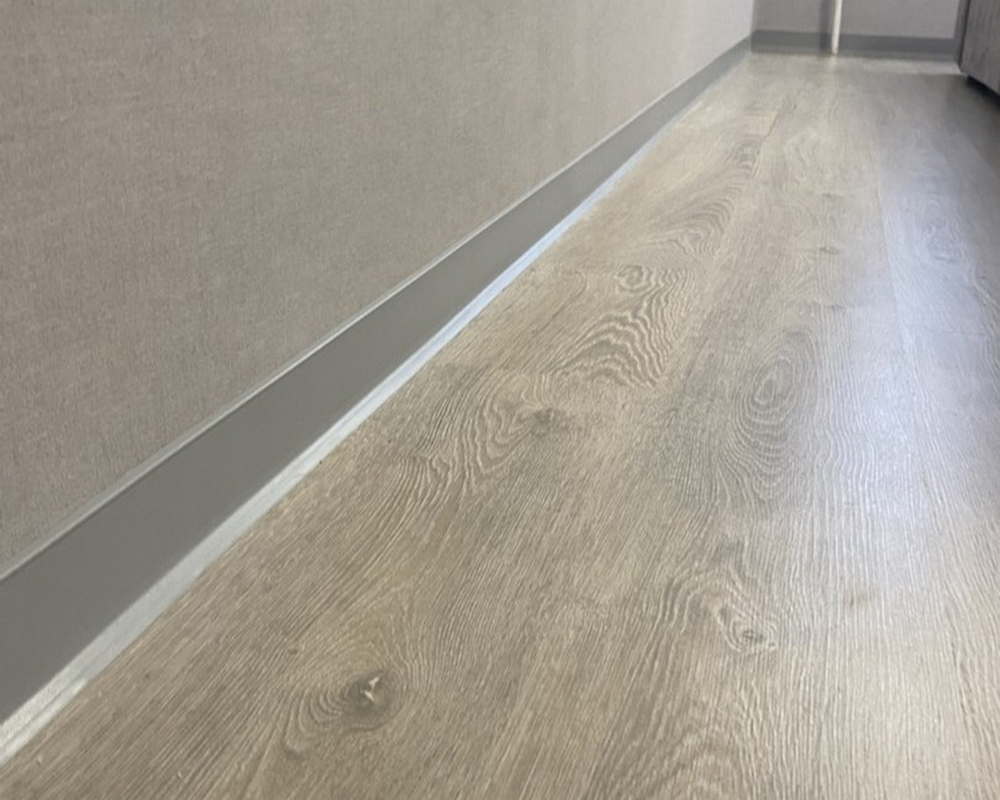 Плинтус ХДФ Dollken S60 60 мм х 2,575м 1202 Светло-серый