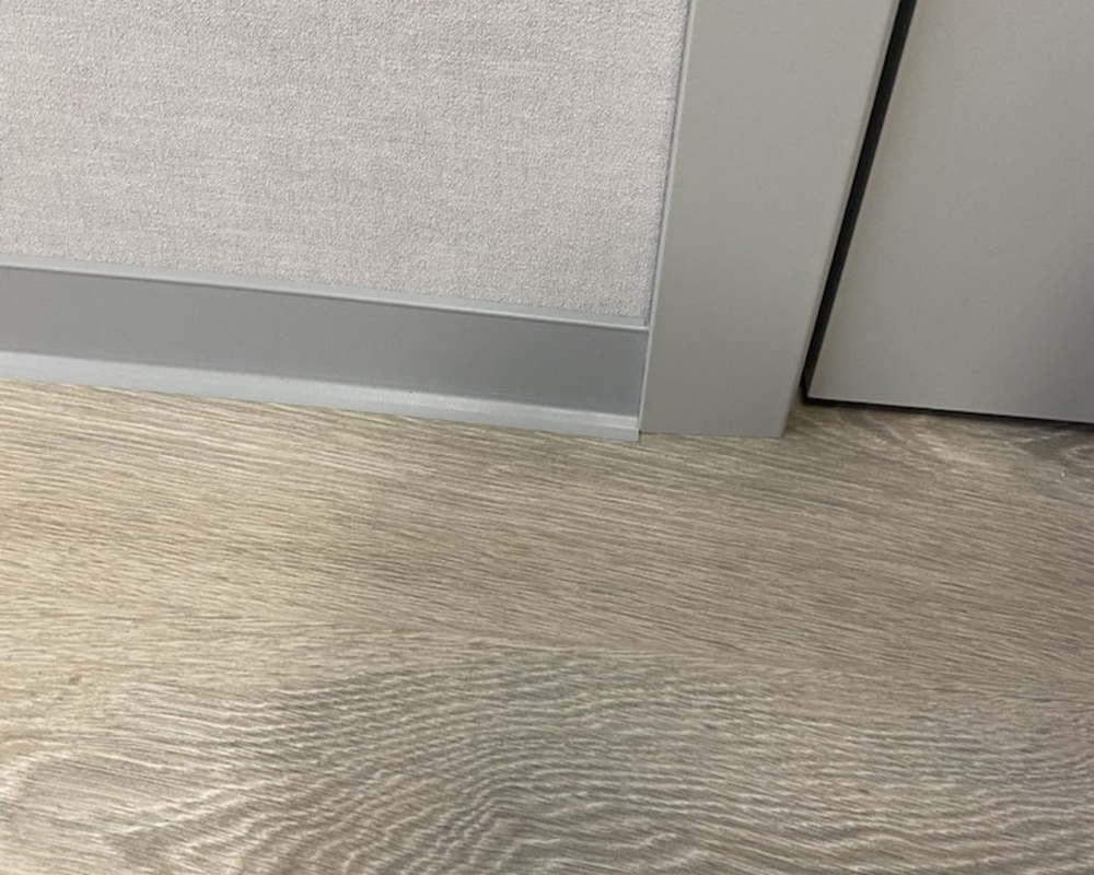 Плинтус ХДФ Dollken S60 60 мм х 2,575м 1202 Светло-серый