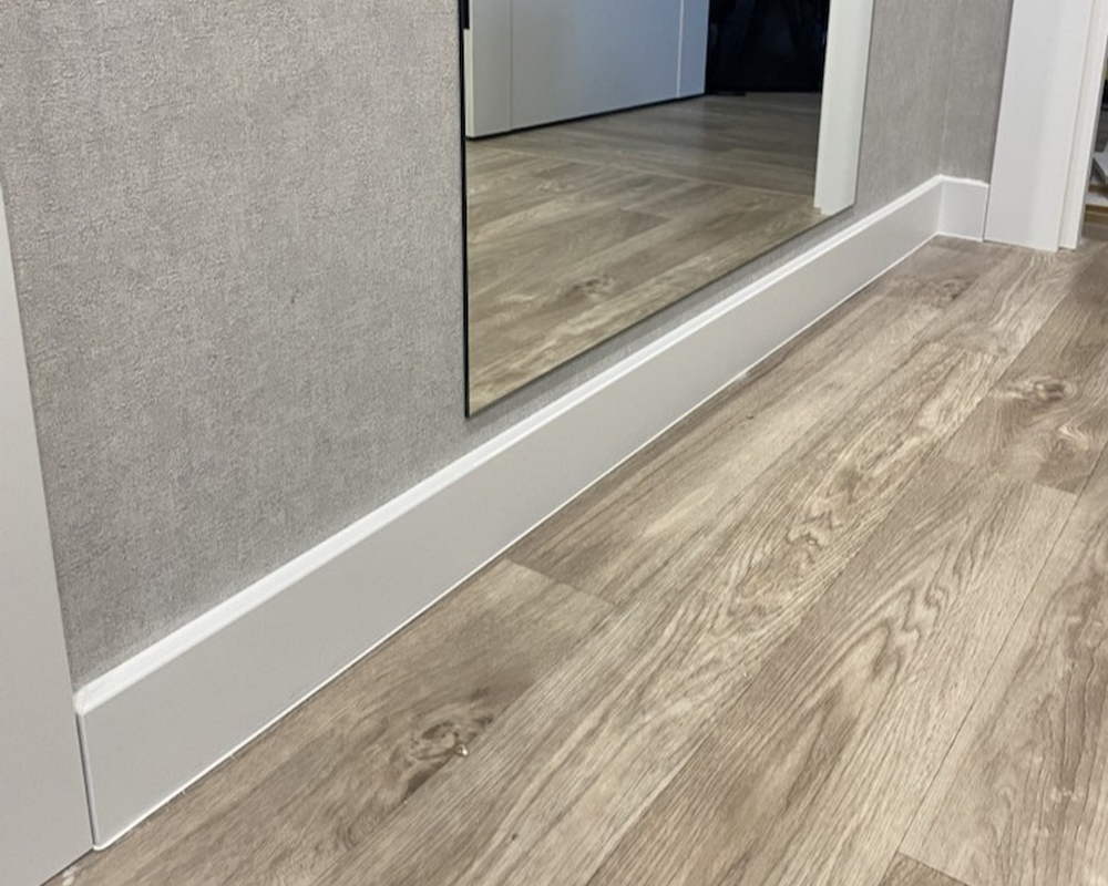 Плинтус ХДФ Dollken Cubu Flex Life 40мм х 11/13мм х 2,5 м 1013 (5012) Белый