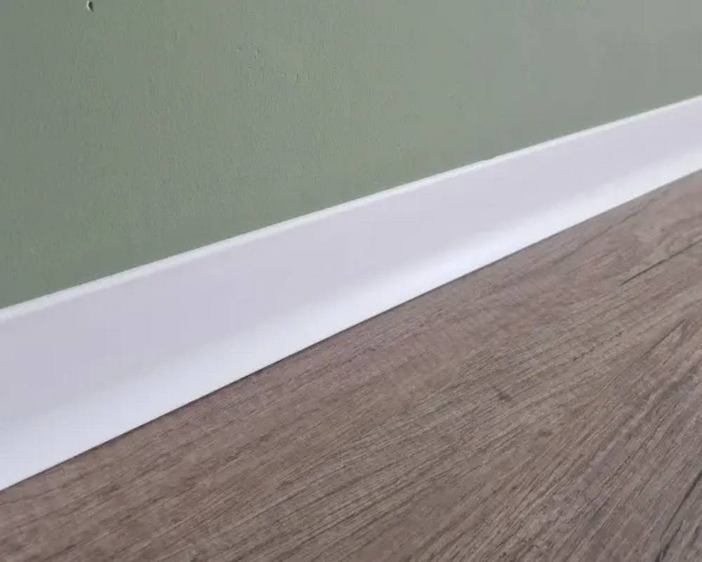 Плинтус из полистирола высокой плотности Волшебная Палочка 60*20*2000. MSPOL 122 Окраска включена в стоимость