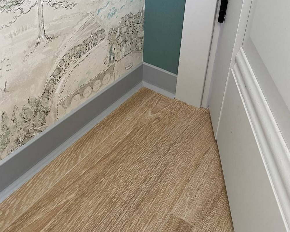 Плинтус ХДФ Dollken S60 60 мм х 2,575м 1202 Светло-серый