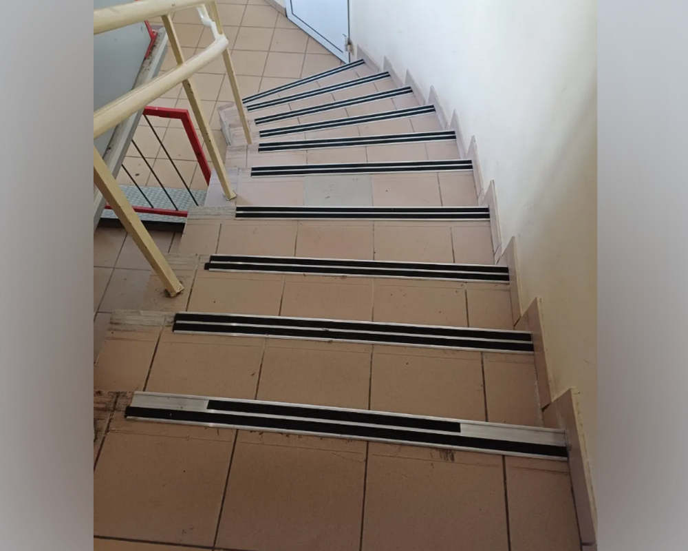 Порог одноуровневый ПС 08.900.042л Шампань