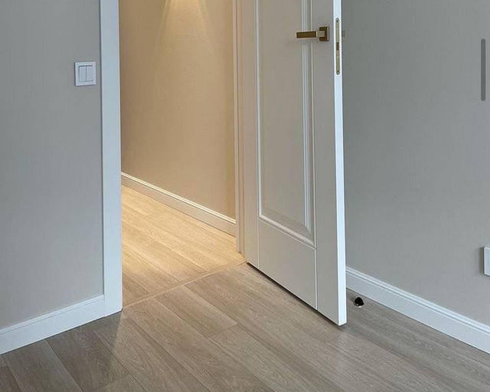 Плинтус МДФ ХАННАХОЛЗ 100401 100мм 2,4м. Окраска включена в стоимость