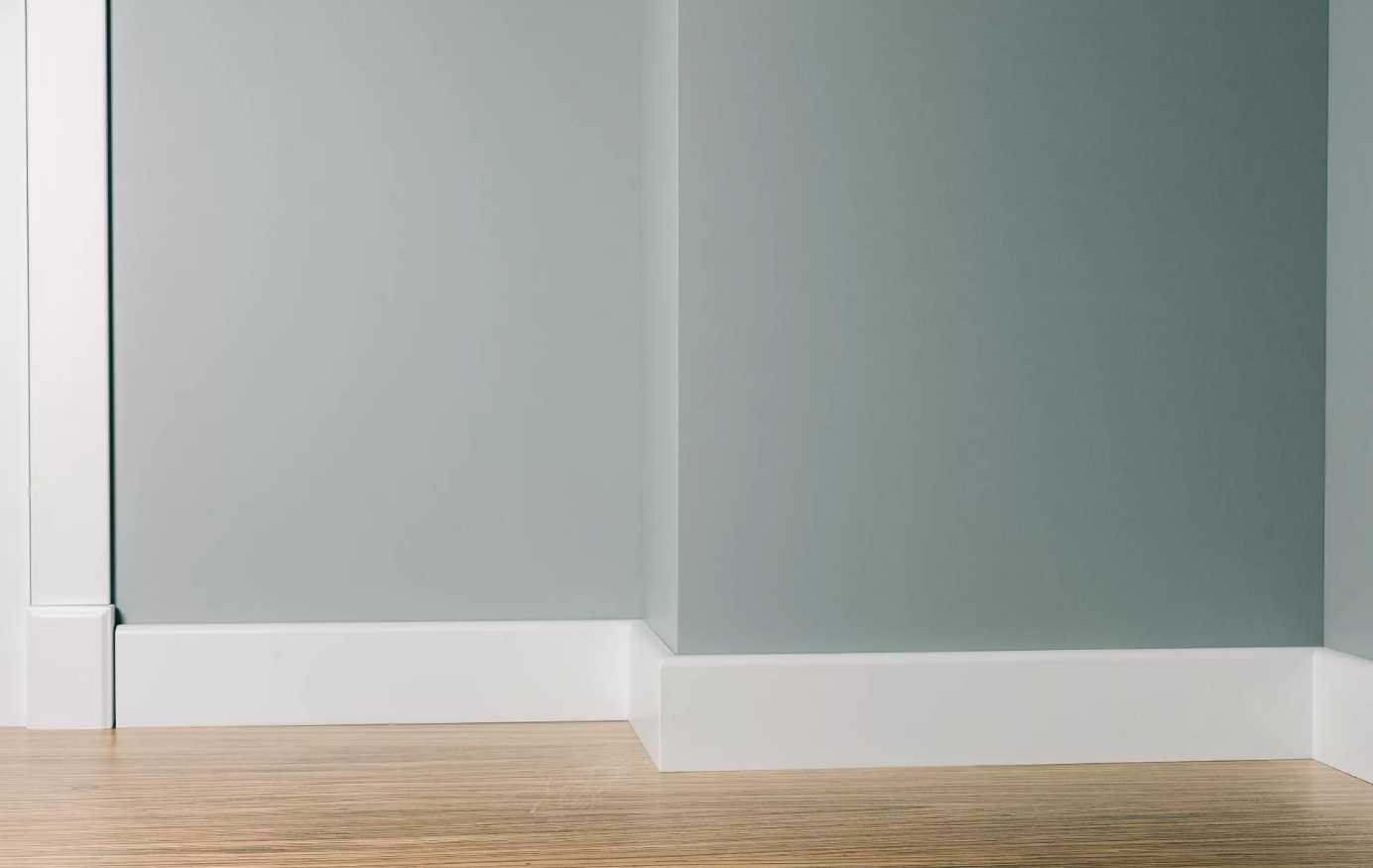 Плинтус МДФ Волшебная палочка 81402 81мм 2,4м.  Окрашенная. RAL 1013